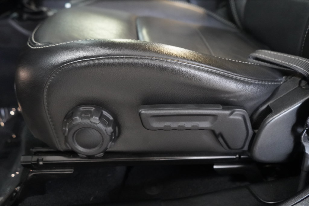 Used 2022 Jeep Wrangler Unlimited Sahara AWD/4WD image 19
