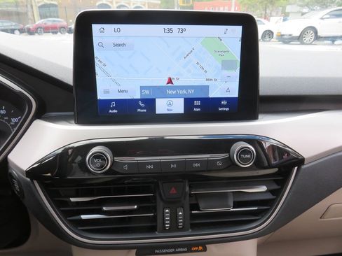 Used 2022 Ford Escape SE w/ Cold Weather Package AWD/4WD image 19
