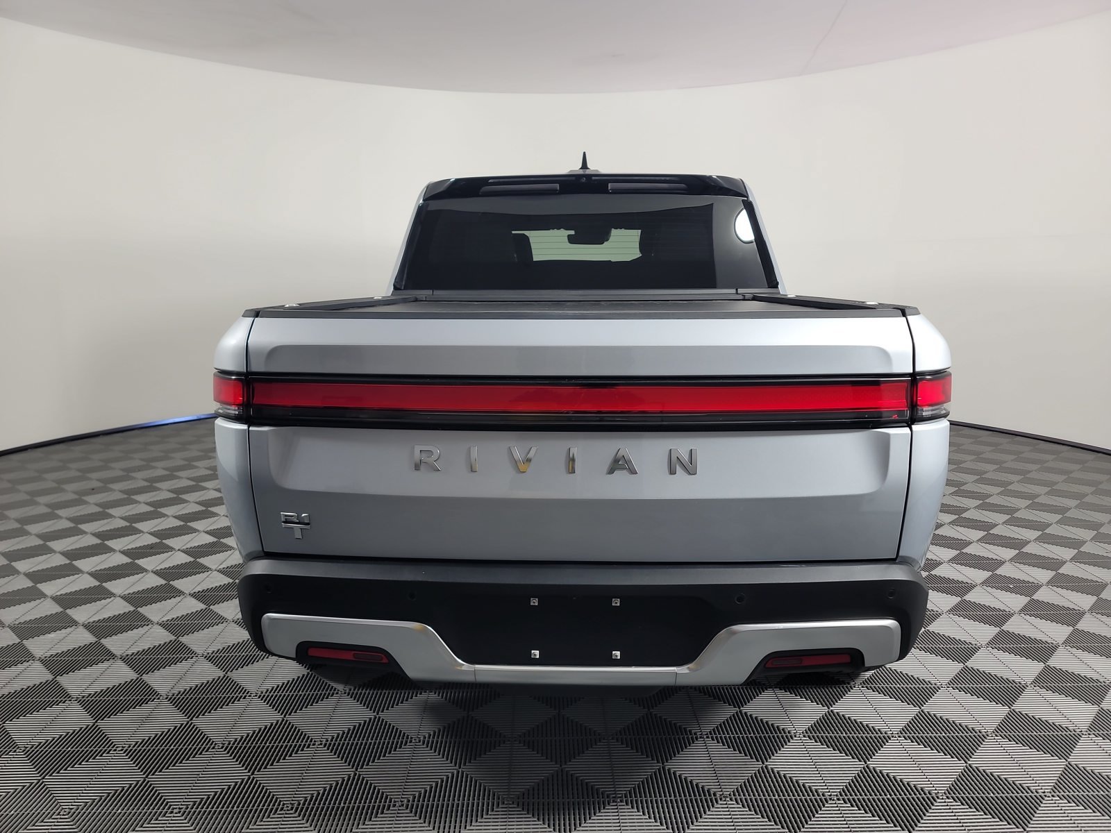 Used 2024 Rivian R1T Adventure Dual AWD/4WD image 4