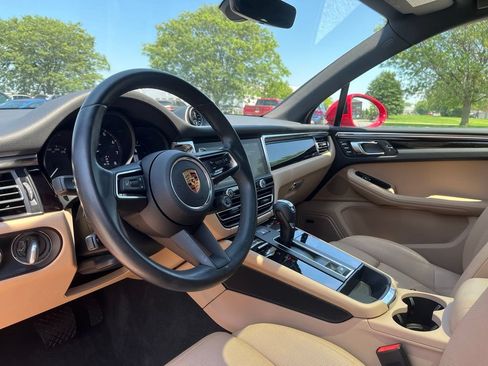 Used 2022 Porsche Macan AWD/4WD image 16