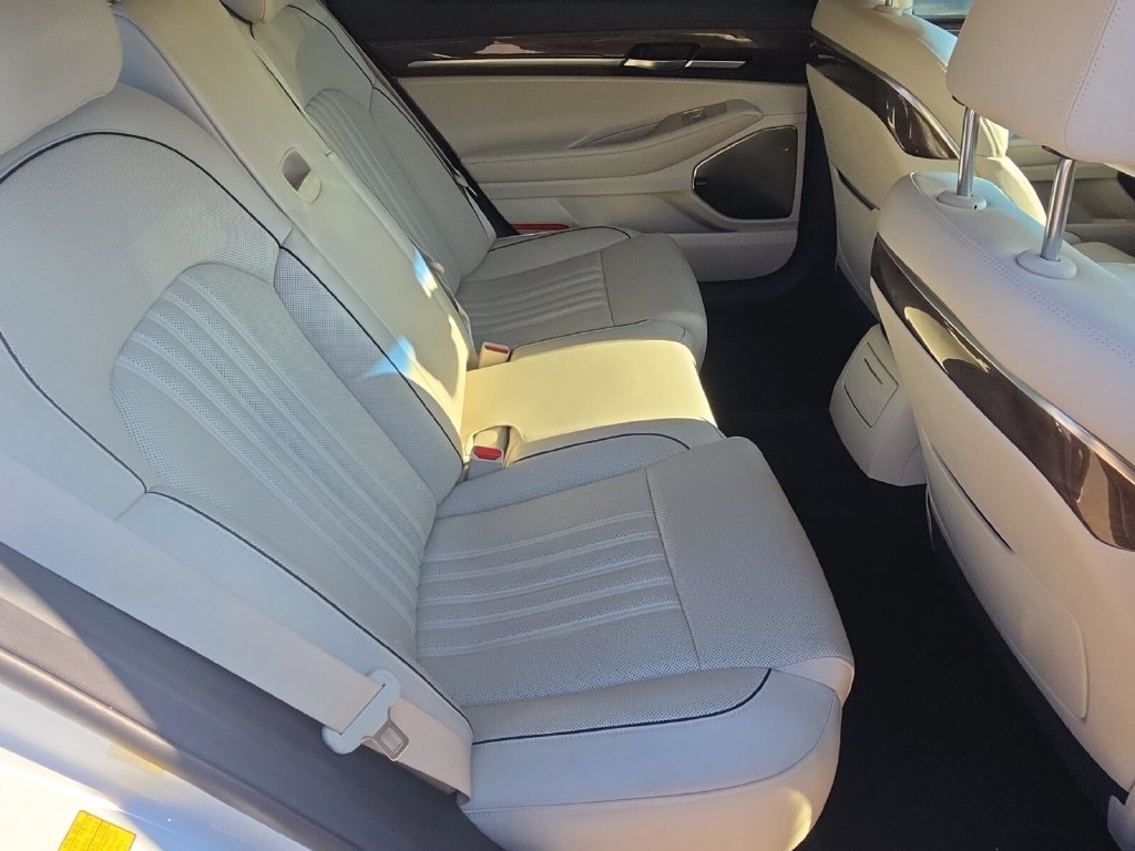 Used 2017 Genesis G90 3.3T Premium RWD image 17