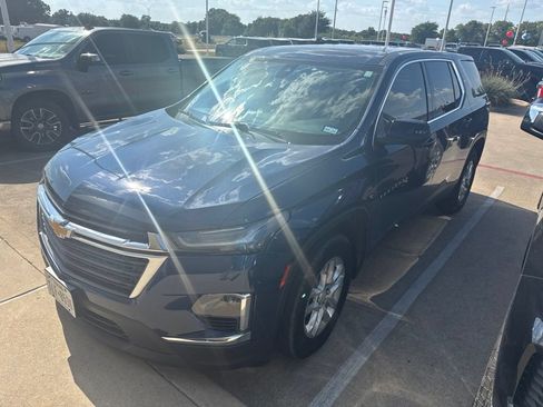 Used 2023 Chevrolet Traverse LS FWD image 1
