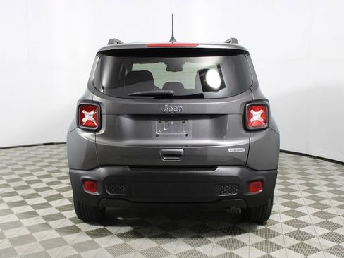 Used 2019 Jeep Renegade Latitude w/ Popular Equipment Group FWD image 4