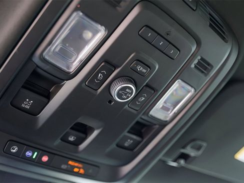 Used 2024 Cadillac Escalade Premium Luxury image 22