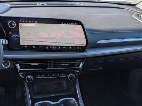 New 2026 Chevrolet Traverse LT image 14