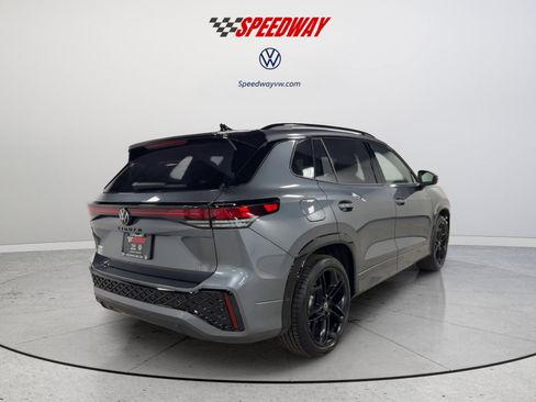 New 2026 Volkswagen Tiguan SE R-Line FWD image 9