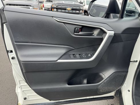 Used 2021 Toyota RAV4 LE image 23