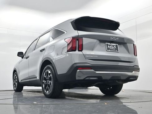 Used 2025 Kia Sorento S w/ Panoramic Sunroof Package image 44