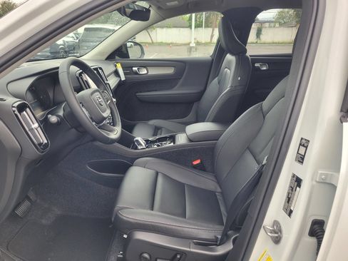 New 2026 Volvo XC40 B5 Ultra w/ Climate Package AWD/4WD image 12
