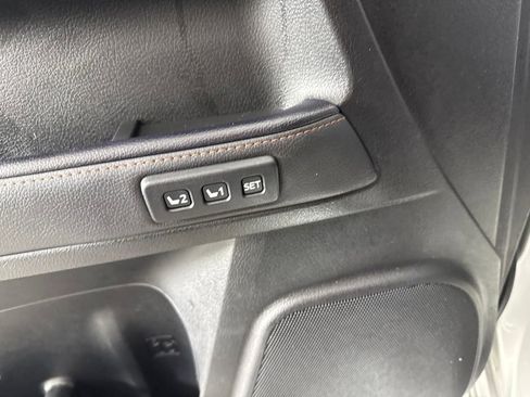 Used 2022 Toyota 4Runner Limited AWD/4WD image 13