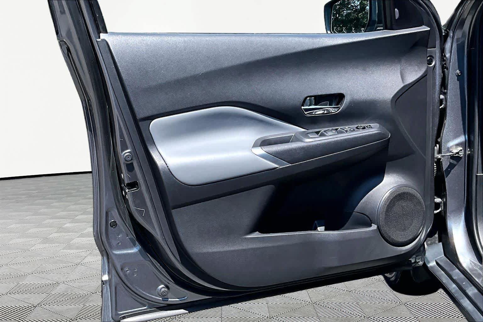 Used 2023 Nissan Kicks SR w/ SR Premium Package FWD image 22