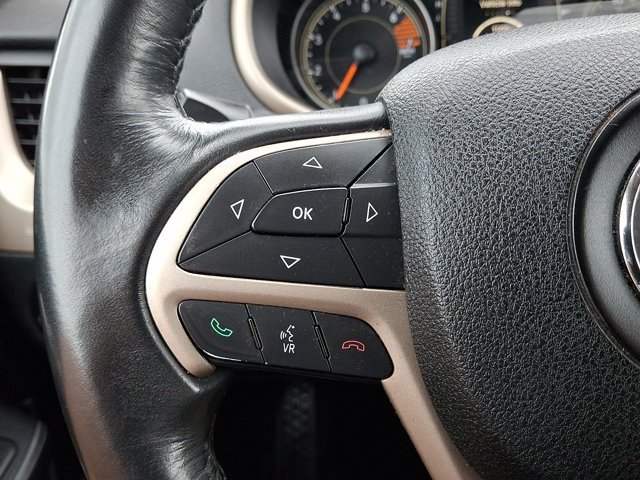 Used 2016 Jeep Cherokee Latitude AWD/4WD image 24