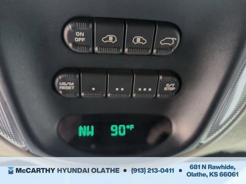 Used 2006 Chrysler Town & Country Touring FWD image 18