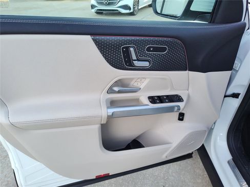 New 2025 Mercedes-Benz GLB 250 image 15