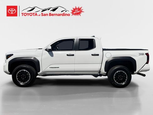 Certified 2025 Toyota Tacoma TRD Off-Road AWD/4WD image 2