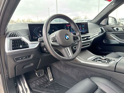 Used 2025 BMW X7 M60i image 10