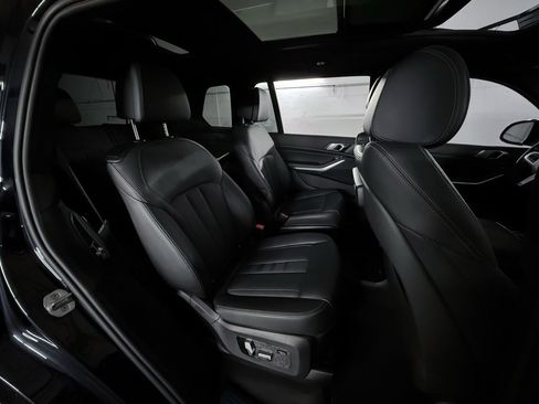 Used 2022 BMW X7 xDrive40i w/ M Sport Package image 27