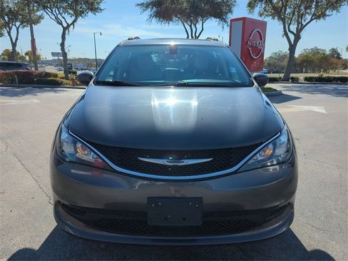 Used 2021 Chrysler Voyager Lxi image 11