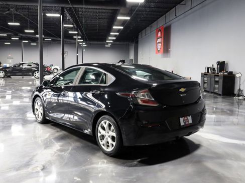 Used 2017 Chevrolet Volt Premier w/ Driver Confidence II Package image 5