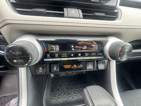 Used 2022 Toyota RAV4 XLE w/ Convenience Package AWD/4WD image 15