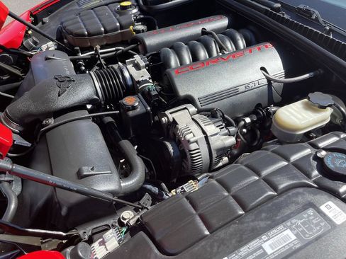 Used 2001 Chevrolet Corvette Convertible w/ Preferred Equipment Group2 RWD image 31