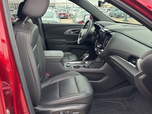 Used 2023 Chevrolet Traverse LT w/ Rear Camera Mirror Package image 26