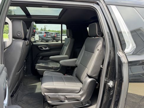Used 2023 Chevrolet Suburban Premier AWD/4WD image 11