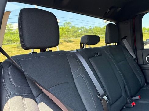 New 2026 RAM 2500 Big Horn AWD/4WD image 37
