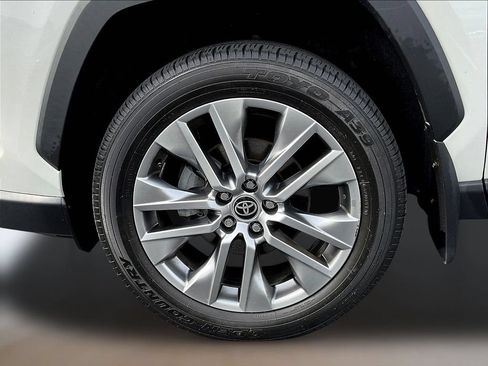 Used 2022 Toyota RAV4 XLE Premium AWD/4WD image 33