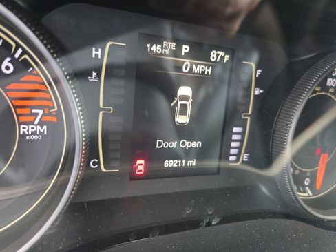 Used 2018 Jeep Cherokee Latitude w/ Altitude Package FWD image 2