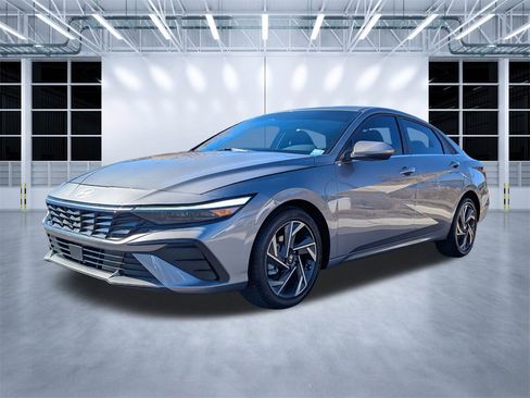 Used 2024 Hyundai Elantra SEL w/ Convenience Package image 5