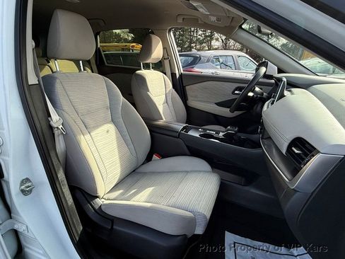 Used 2023 Nissan Rogue SV image 14