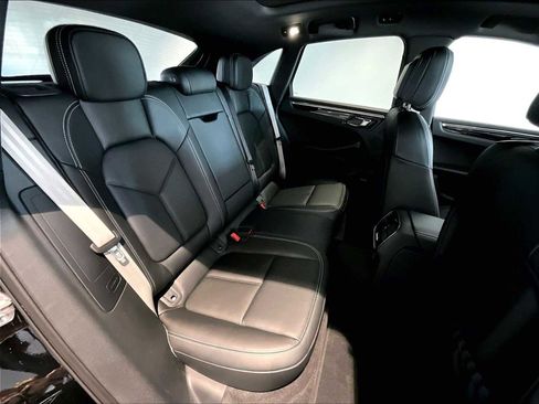 Used 2026 Porsche Macan image 32