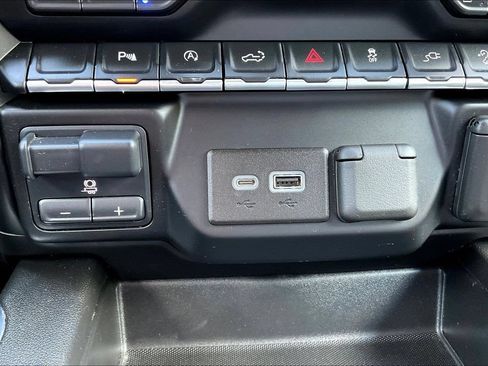 Used 2022 Chevrolet Silverado 1500 LTZ AWD/4WD image 19