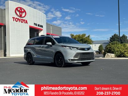 Used 2025 Toyota Sienna XLE Woodland Edition