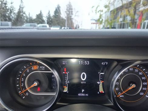 Used 2023 Jeep Wrangler Sahara image 15