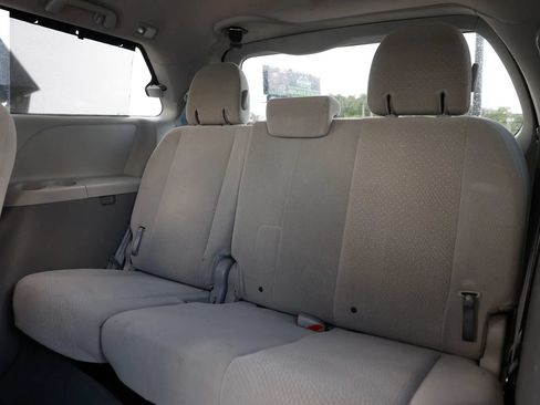 Used 2014 Toyota Sienna LE FWD image 15