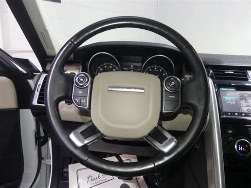 Used 2017 Land Rover Discovery HSE image 31