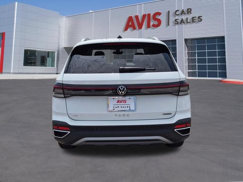 Used 2025 Volkswagen Taos SE AWD/4WD image 7