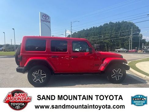 Used 2025 Jeep Wrangler Unlimited Sahara AWD/4WD image 2
