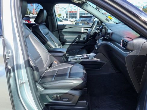 Used 2020 Ford Explorer XLT w/ Equipment Group 202A image 8