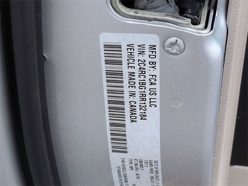 Certified 2024 Chrysler Pacifica Touring-L image 32