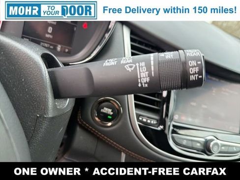 Used 2022 Chevrolet Trax LT w/ LT Convenience Package image 18
