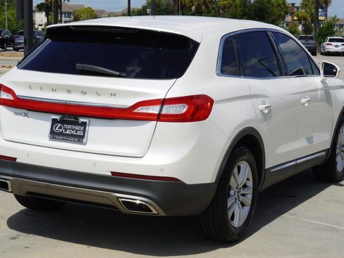 Used 2016 Lincoln MKX Premiere w/ Cargo Accessories Package FWD image 6
