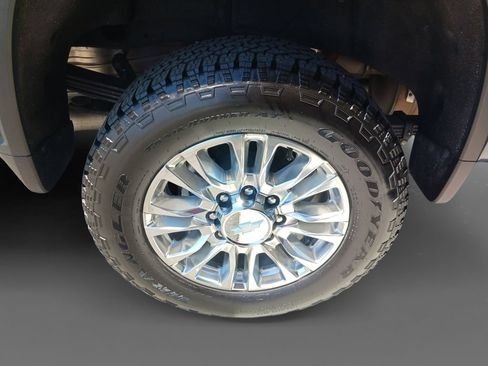 Used 2020 Chevrolet Silverado 2500 High Country w/ Safety Package II AWD/4WD image 38