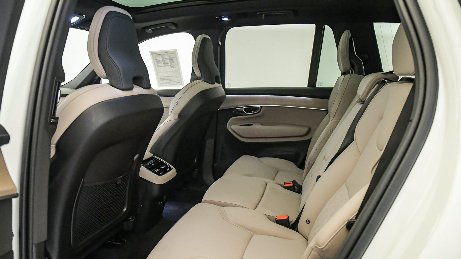 Used 2026 Volvo XC90 B6 Plus w/ Protection Package Premier AWD/4WD image 22