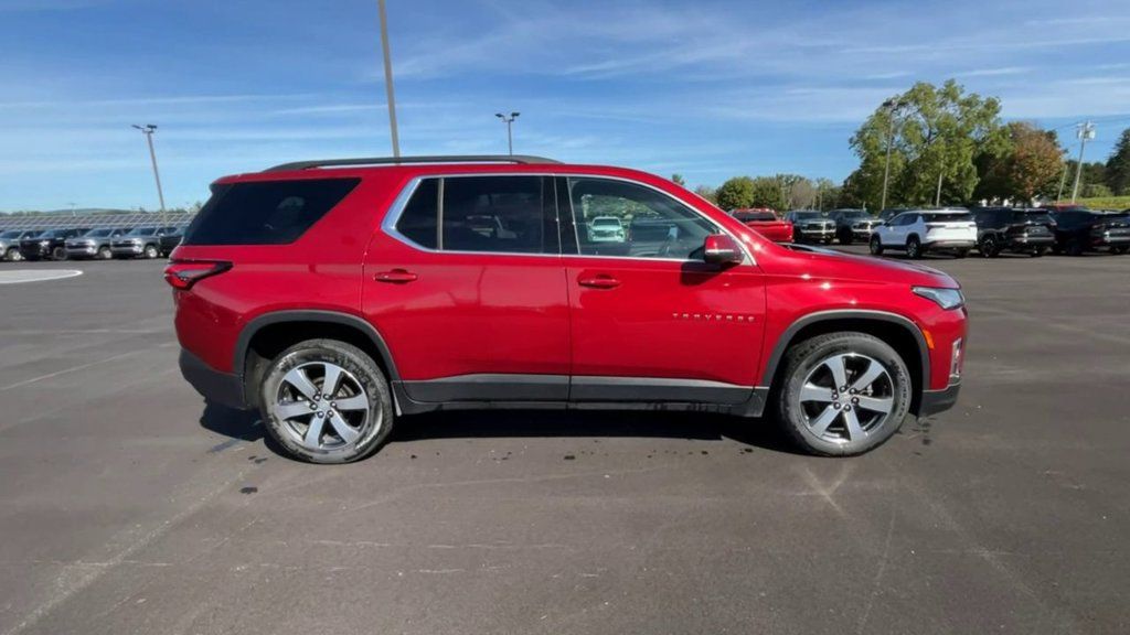 Used 2023 Chevrolet Traverse LT w/ LT Premium Package AWD/4WD image 9