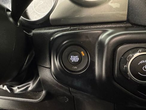 Used 2022 Jeep Wrangler Unlimited Sahara image 19