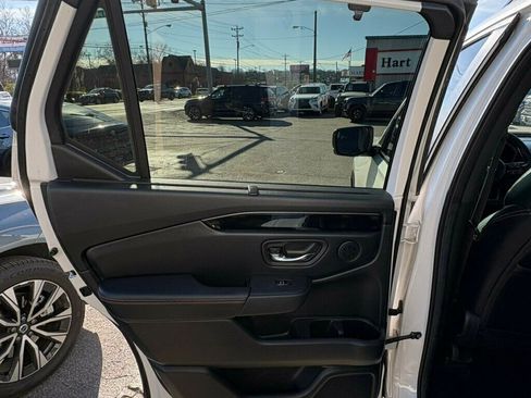 Used 2023 Honda Pilot TrailSport image 31