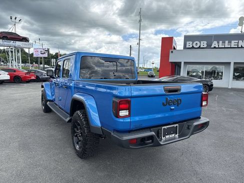 Used 2025 Jeep Gladiator Sport AWD/4WD image 12